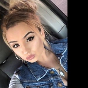 Meet your Posher, Clarissa